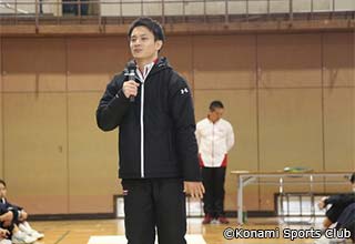 当社社員 メダリストの田中佑典が練習拠点のある埼玉県草加市の中学校で講演